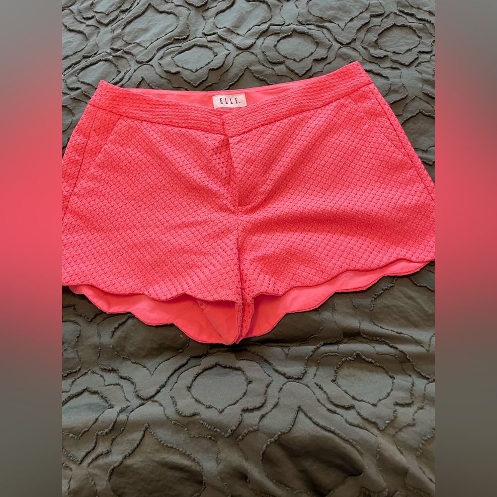 Scalloped, coral shorts